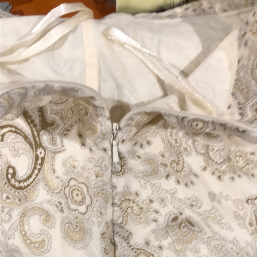 Elegant Cream Paisley Skirt - Picture 11 of 12